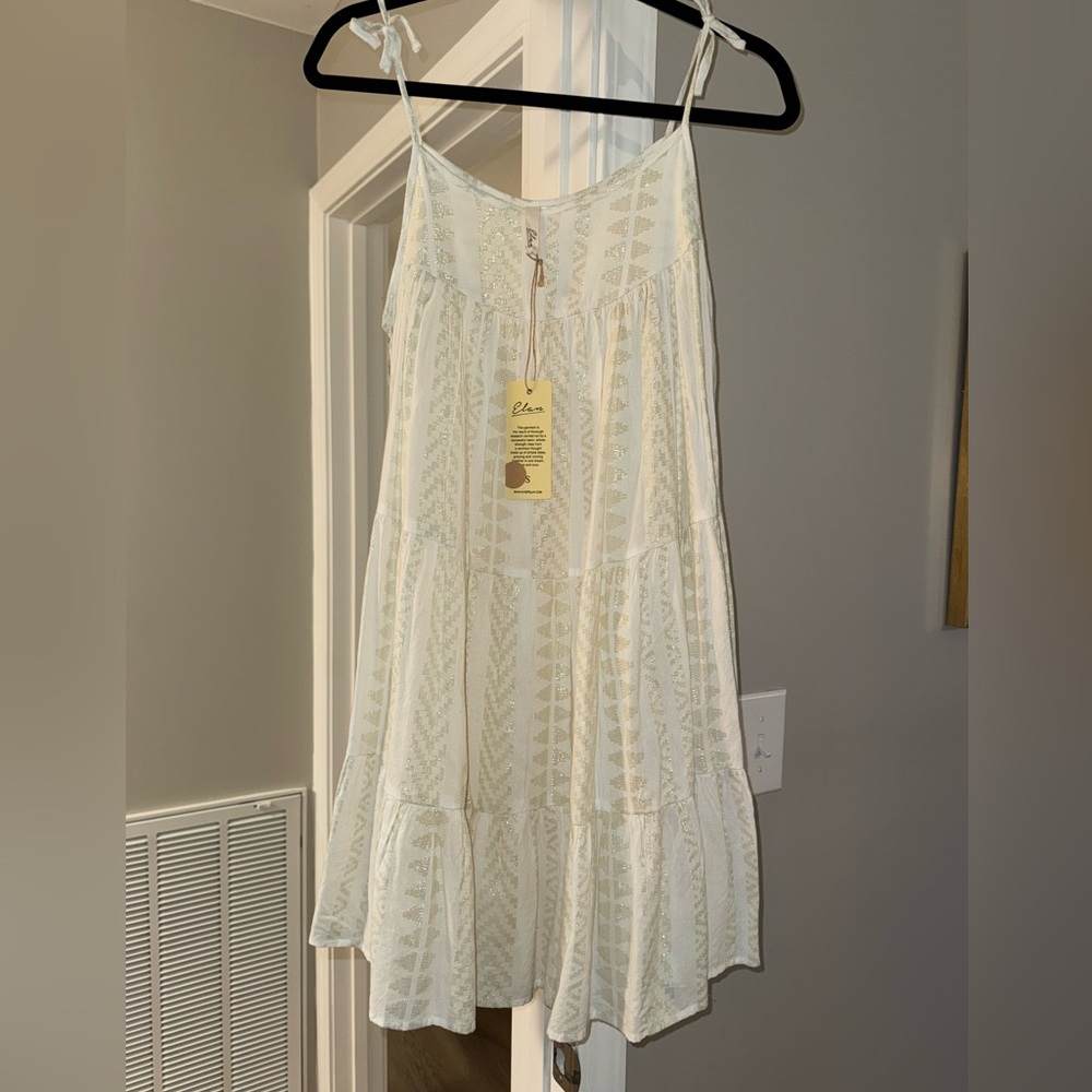 Elan White and Gold Patterned Dress. NWT